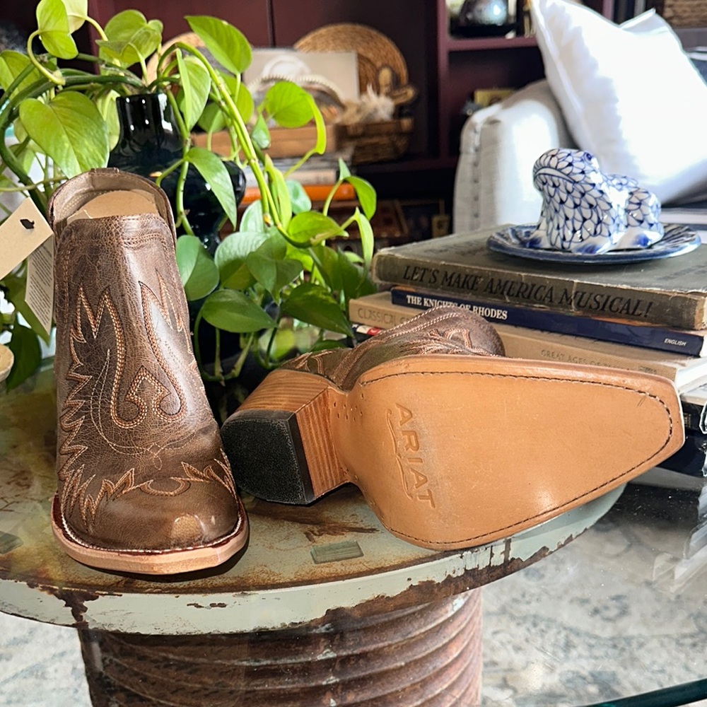 Ariat Dixon Brown western Ankle Boots with Rugged Soles Classic Sz 9 Leather NWT - Picture 4 of 14